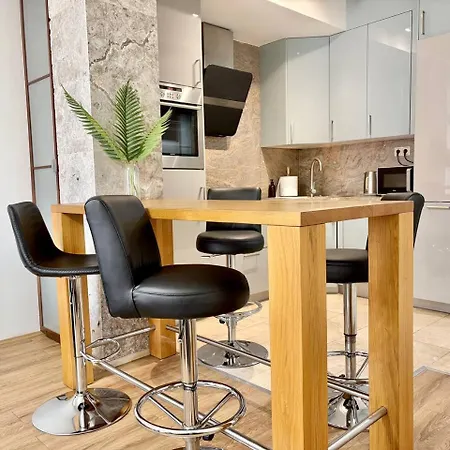 Old Town Elegance - Spacious & Free Private Parking Διαμέρισμα *
