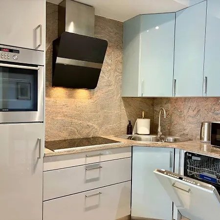 Old Town Elegance - Spacious & Free Private Parking Διαμέρισμα