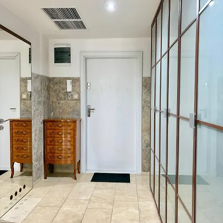 Διαμέρισμα Old Town Elegance - Spacious & Free Private Parking *